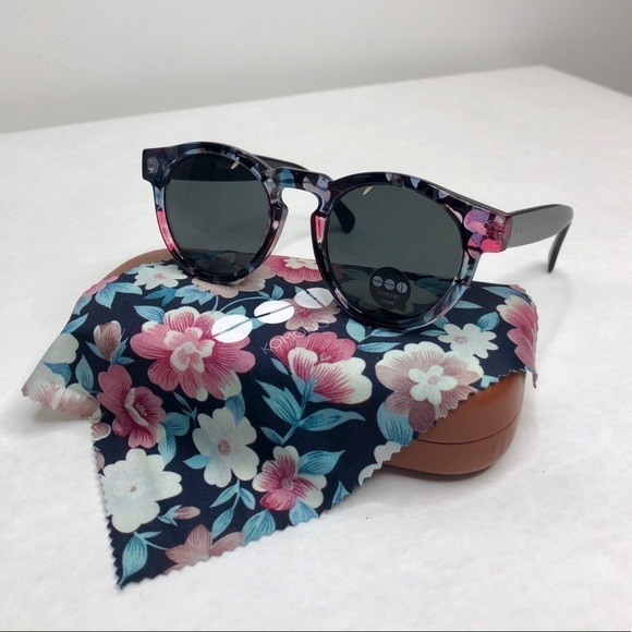 KOMONO Clement Floral sunglasses (NEW) black pink round main image 6